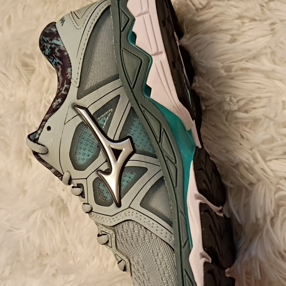 Mizuno Wave Sky 2 Women's Sz 6.5 Running Shoes ๐ ๐ - Picture 8 of 12